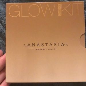 Anastasia Glow Kit in Sun NIB and sleeve